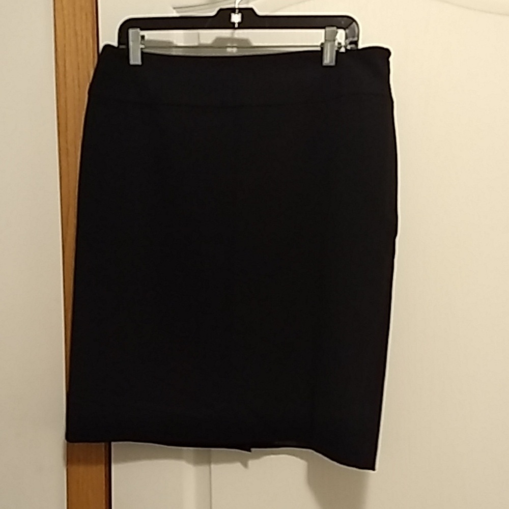 Black crepe skirt